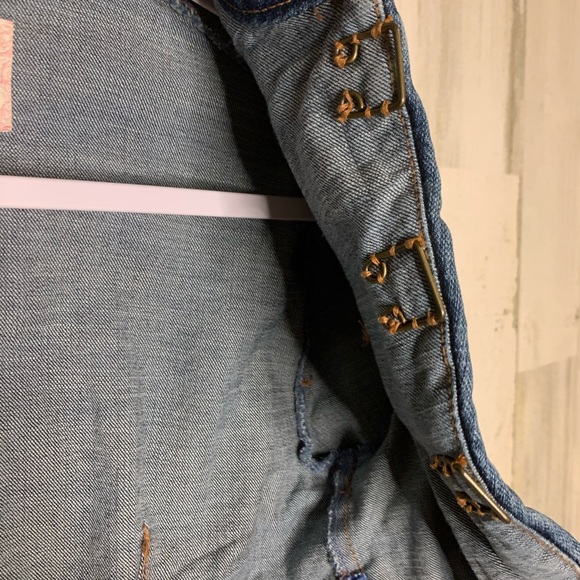 Candie’s Women’s Cropped Jean Jacket-Size Medium - Picture 5 of 9